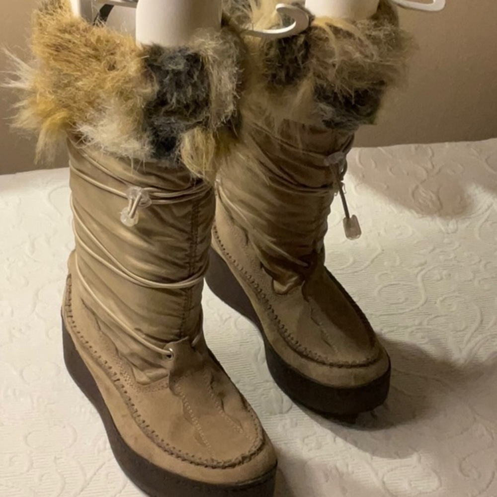 Steve Madden Tan Fur-Trimmed Winter Boots. FLAW. Size 38